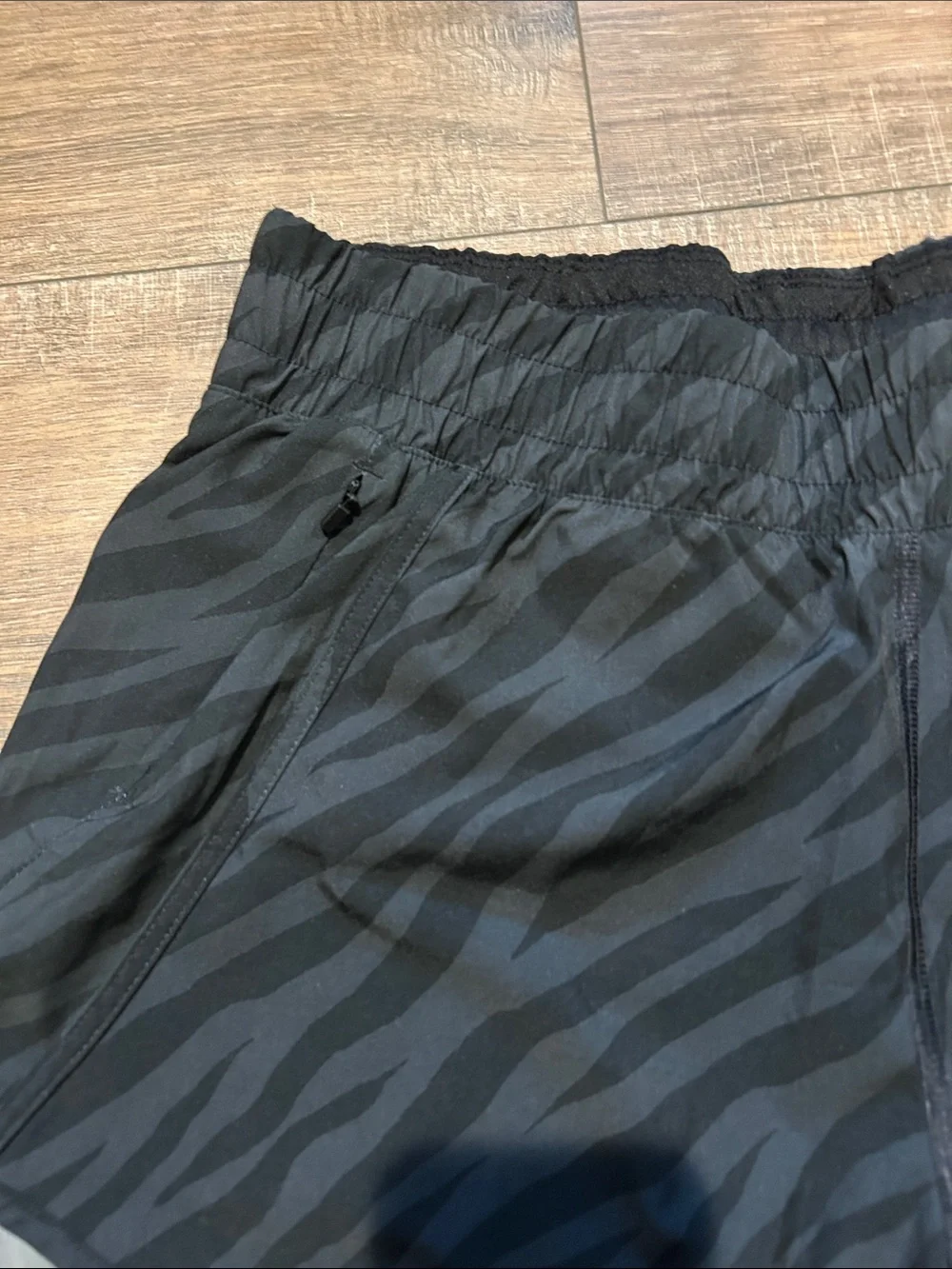 Women’s L Athletic Shorts - Picture 7 of 9